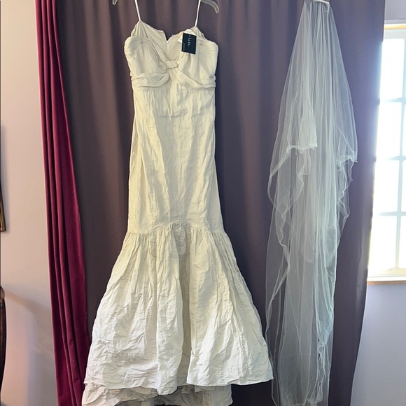 Nicole Miller HG0015 Wedding dress Metallic taffeta NWT  twist front veil 16 - Picture 1 of 16